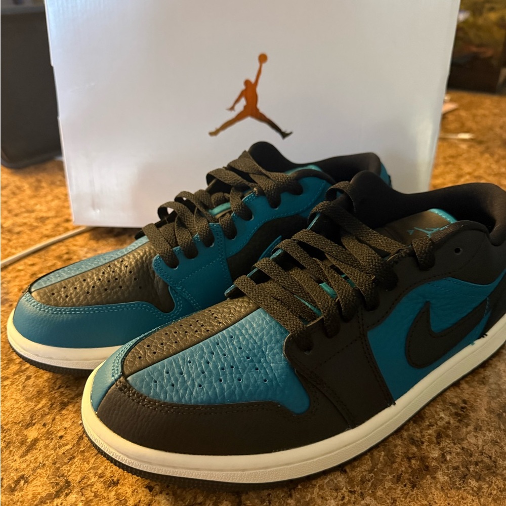 Nike Air Jordan Low - Teal and Black